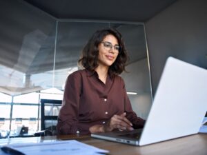 Young,Professional,It,Specialist,Latin,Hispanic,Business,Lady,Working,On