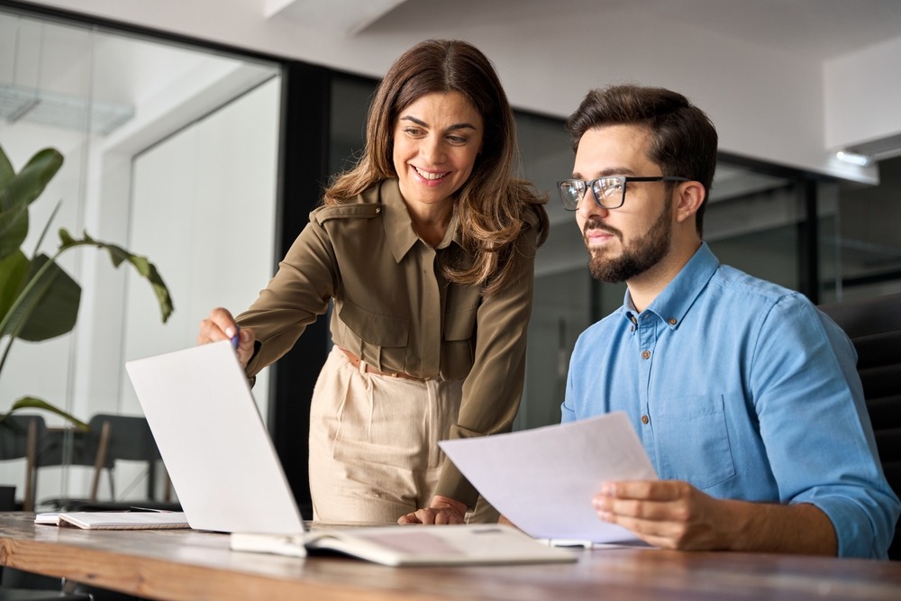 Professional,Happy,Middle,Aged,Business,Woman,Manager,Explaining,Corporate,Software